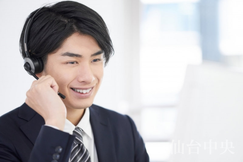 電話相談を行う仙台中央クリニックのスタッフ