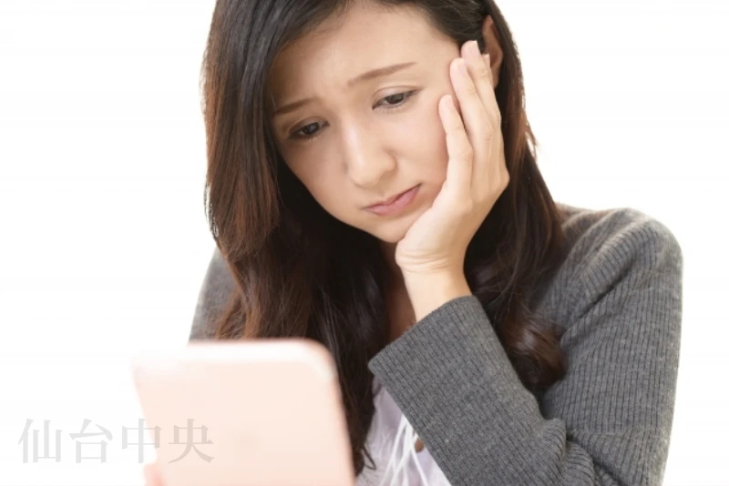 鼻と目の同時整形を検討して悩む女性のイメージ
