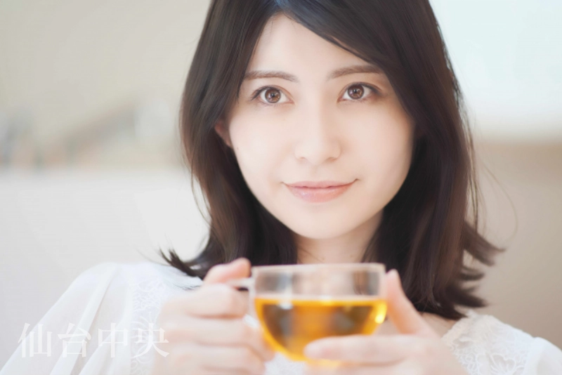 鼻と目の同時整形が上手く行き一息つく女性のイメージ